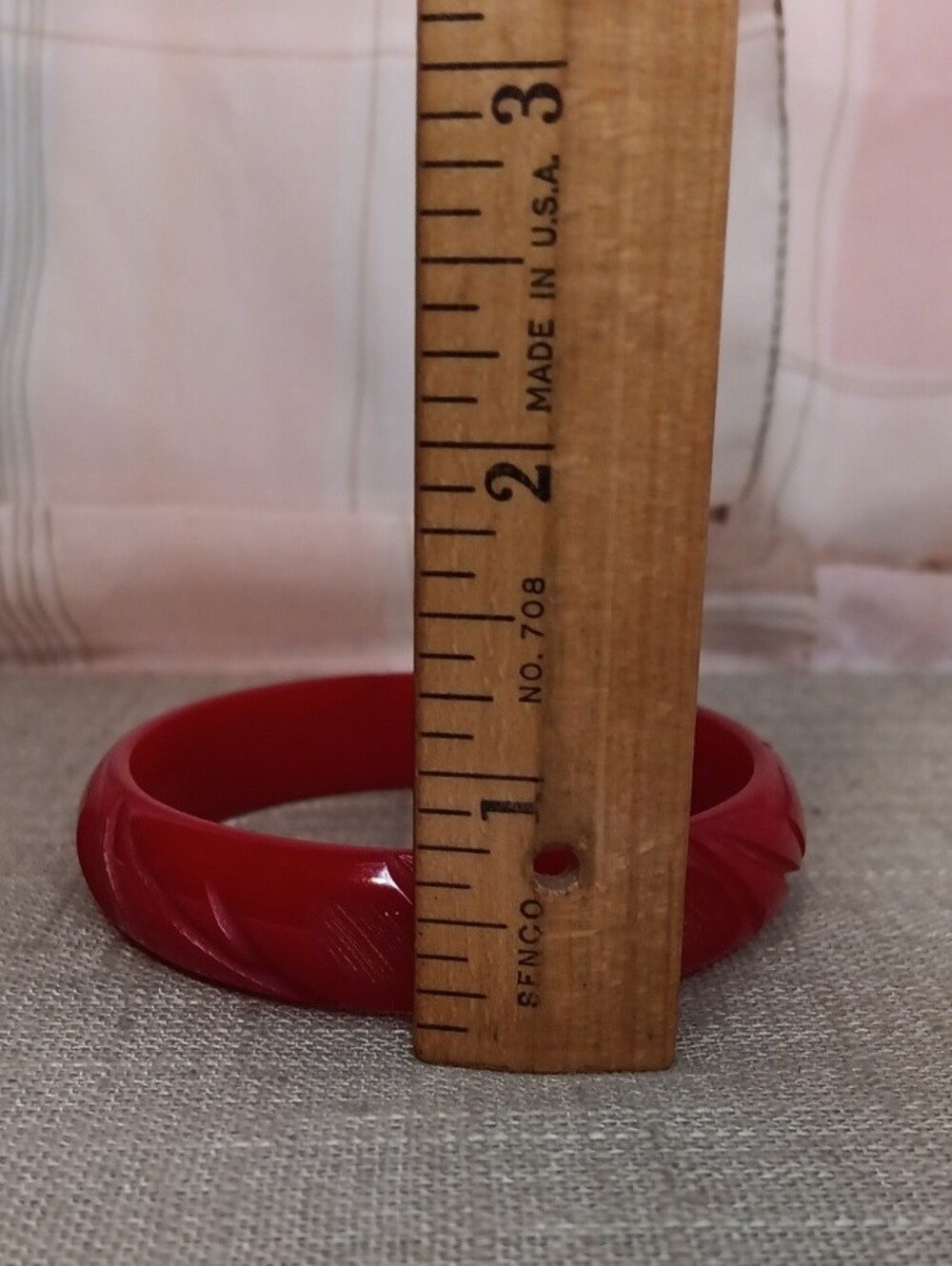 Carved Red Vintage Bakelite Bangle Bracelet - Picture 5 of 5